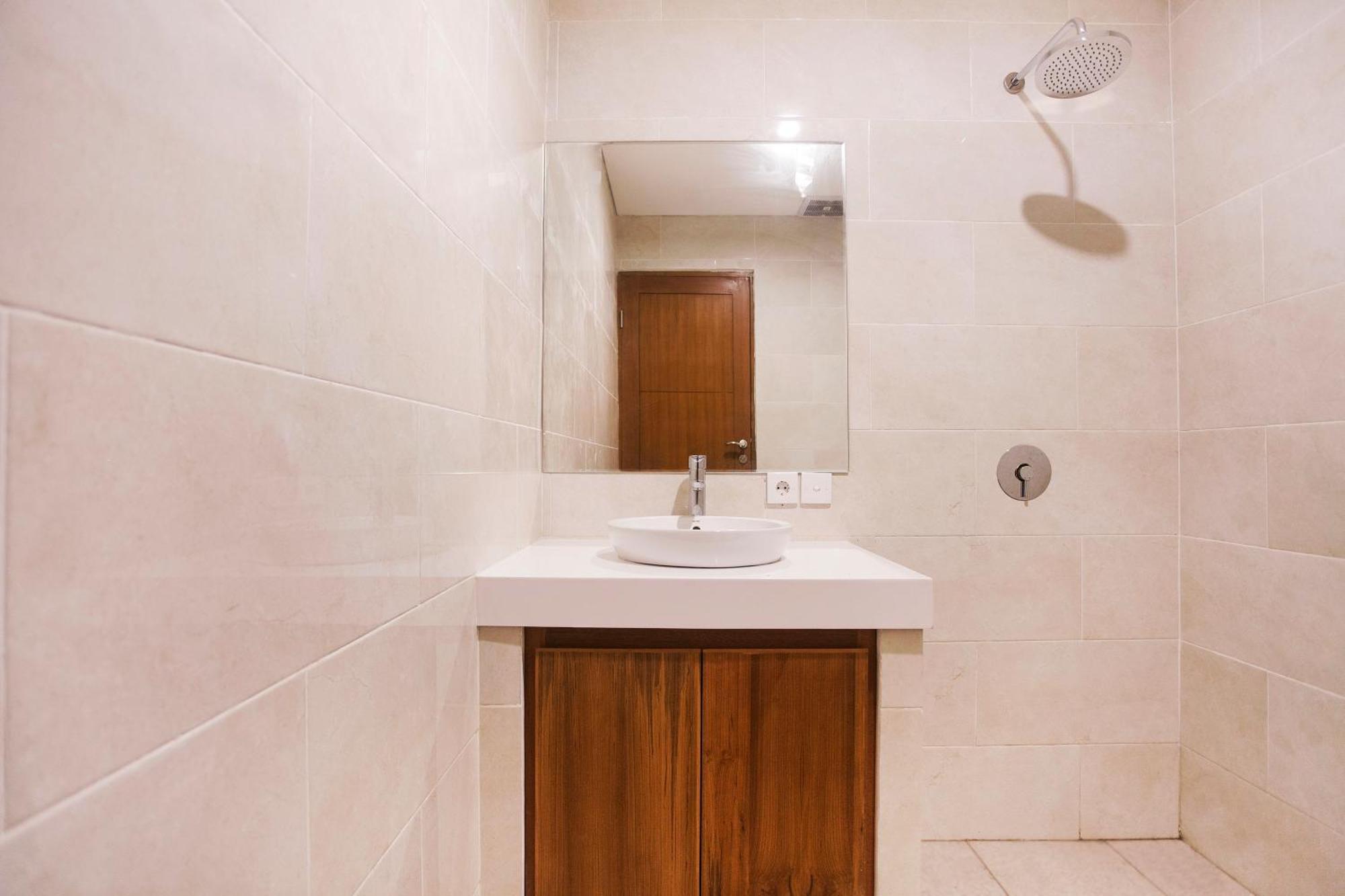 Sahadewa Suites Residence Kerobokan Quarto foto